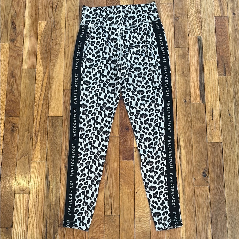 Nike Leopard Print Leggings (3)